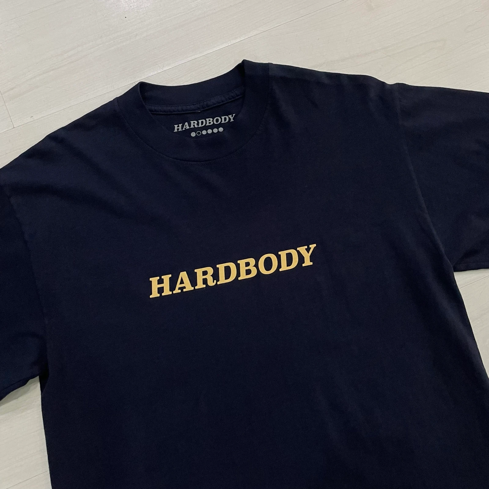 Camiseta Hardbody - Hardbody Logo Tee (Navy)